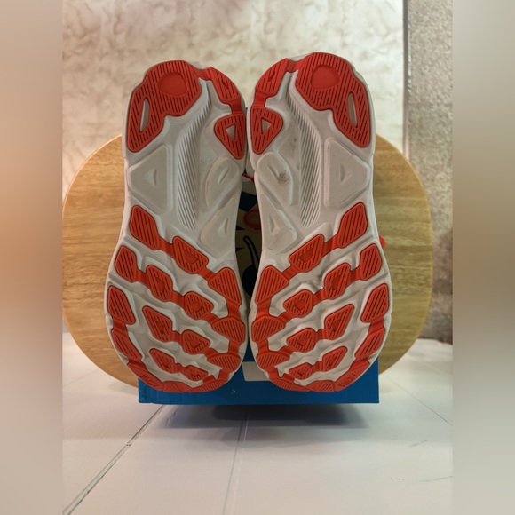 Hoka Clifton 9 in Passion Fruit/Maize *RARE COLOR* - Picture 10 of 14